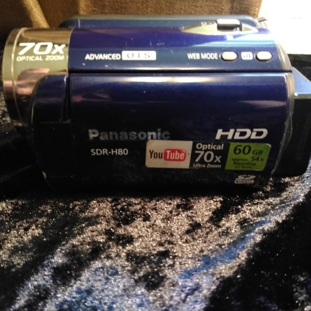 Panasonic SDR-H80 compact video camera